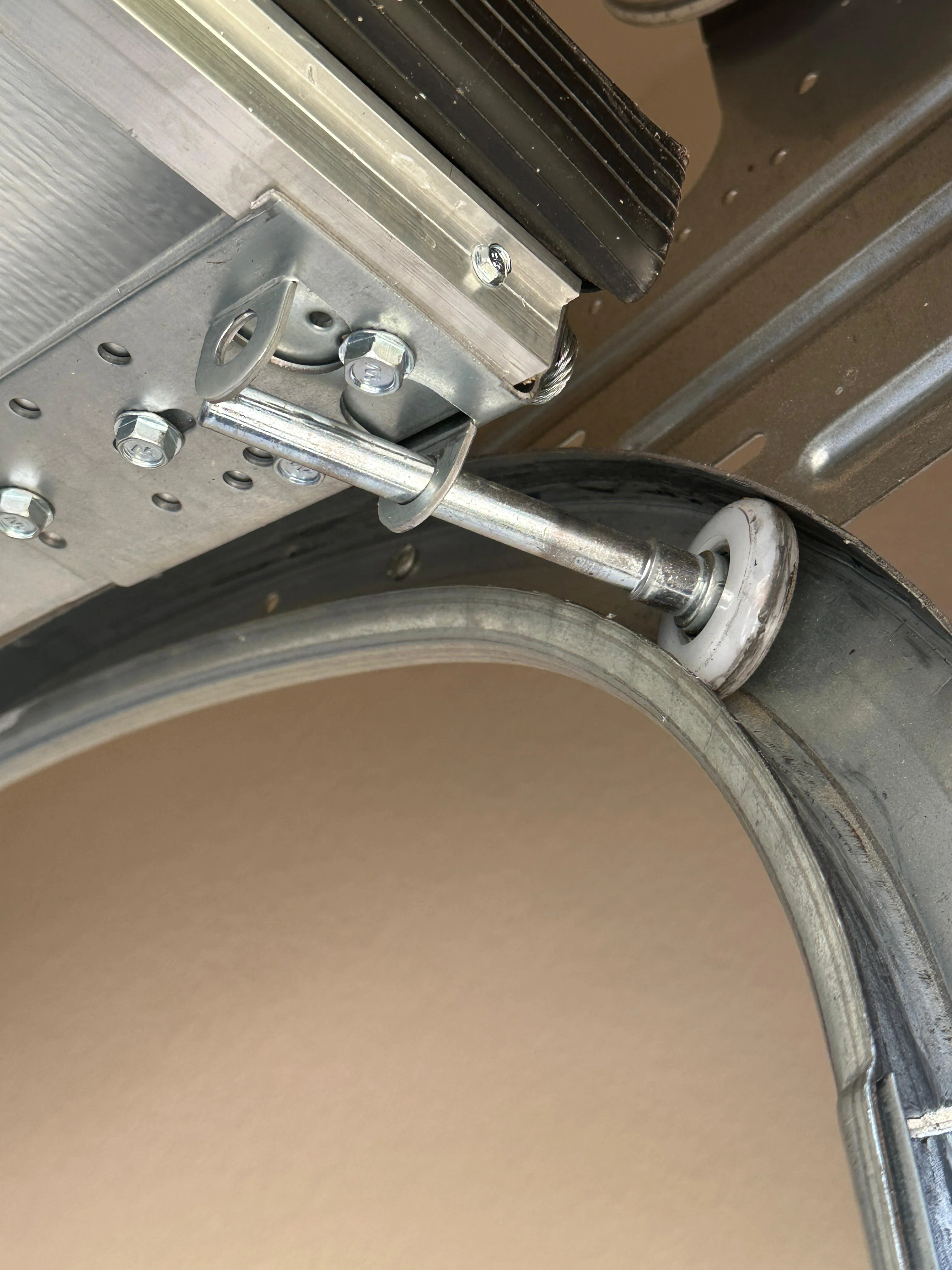 garage door repair technician Round Rock TX